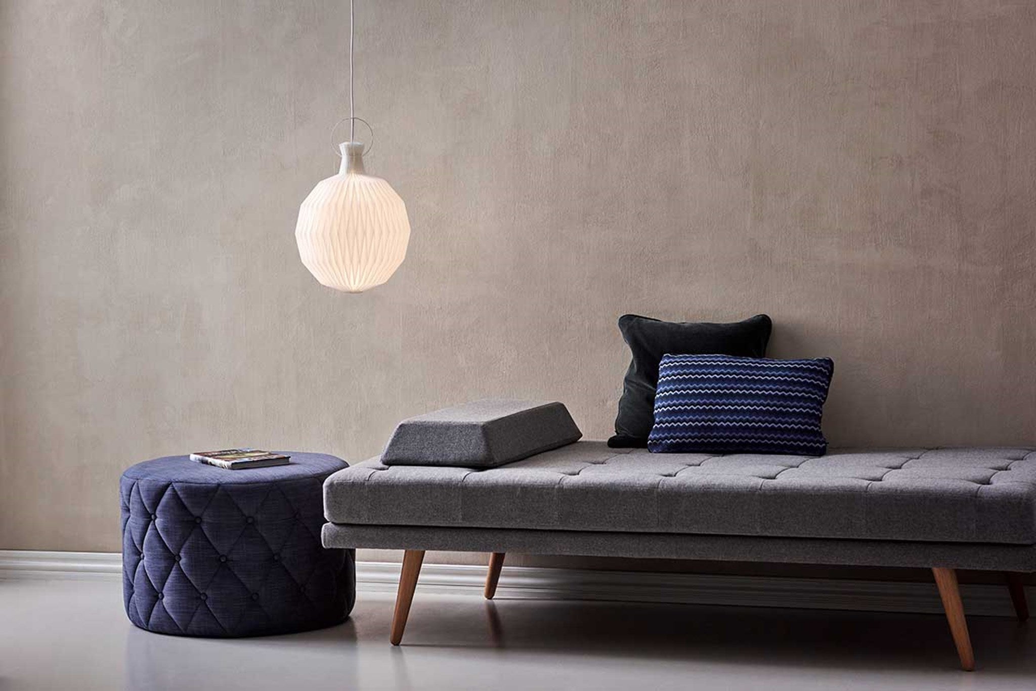 LeKlint101_pendant_org_hang-up_lifestyle_1