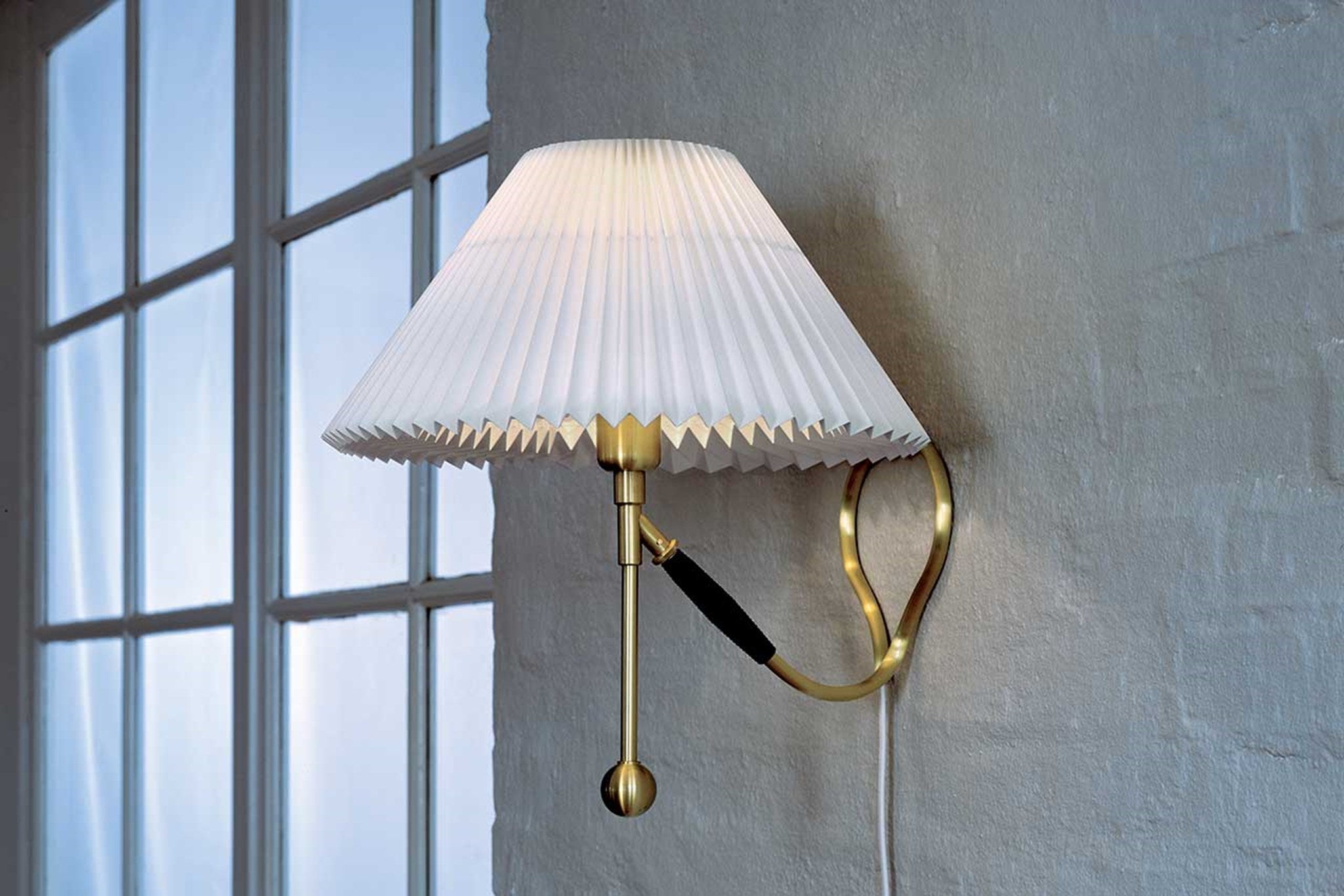 LeKlint306_table_wall_lamp_lifestyle2