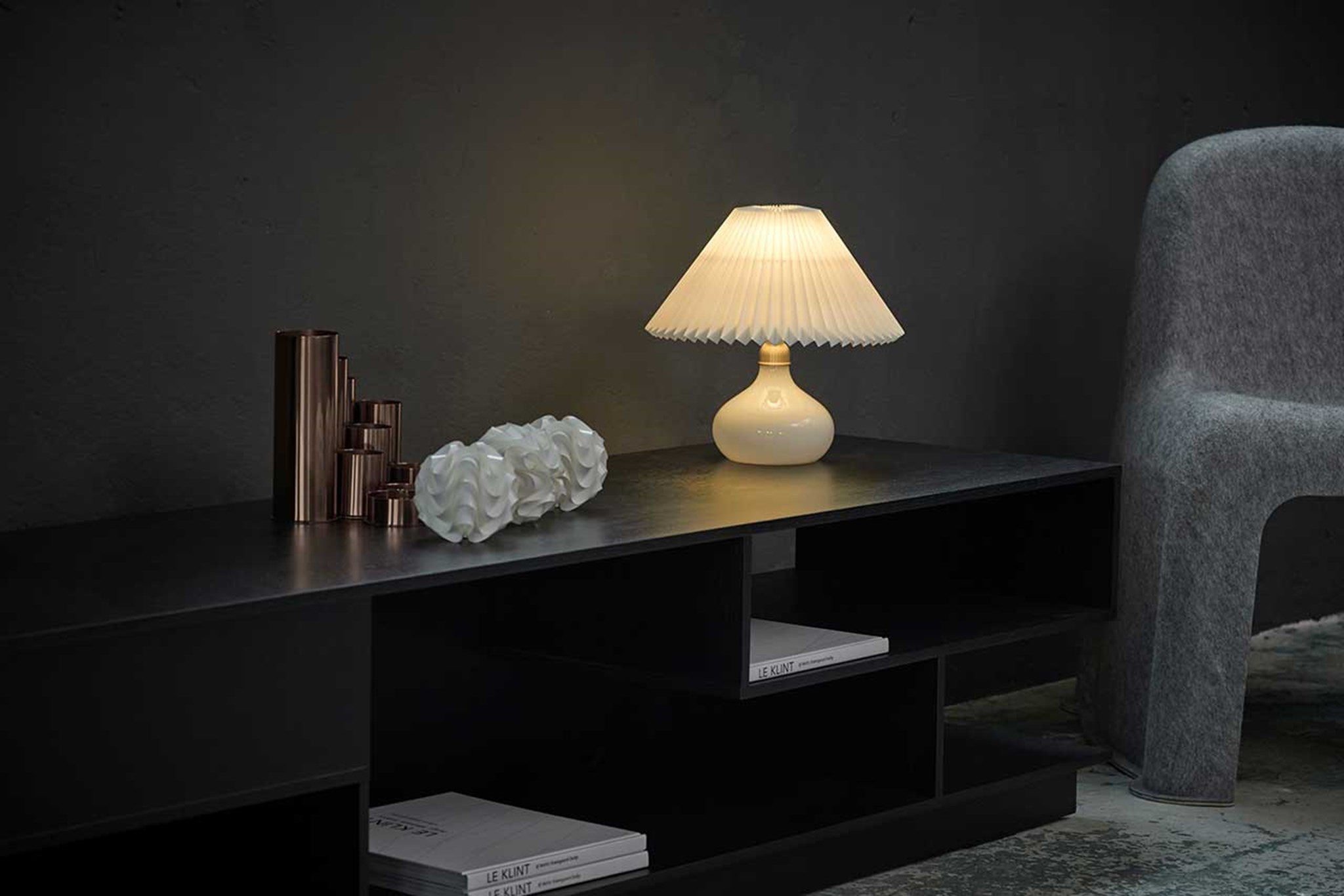 LeKlint314_table_lamp_lifestyle1