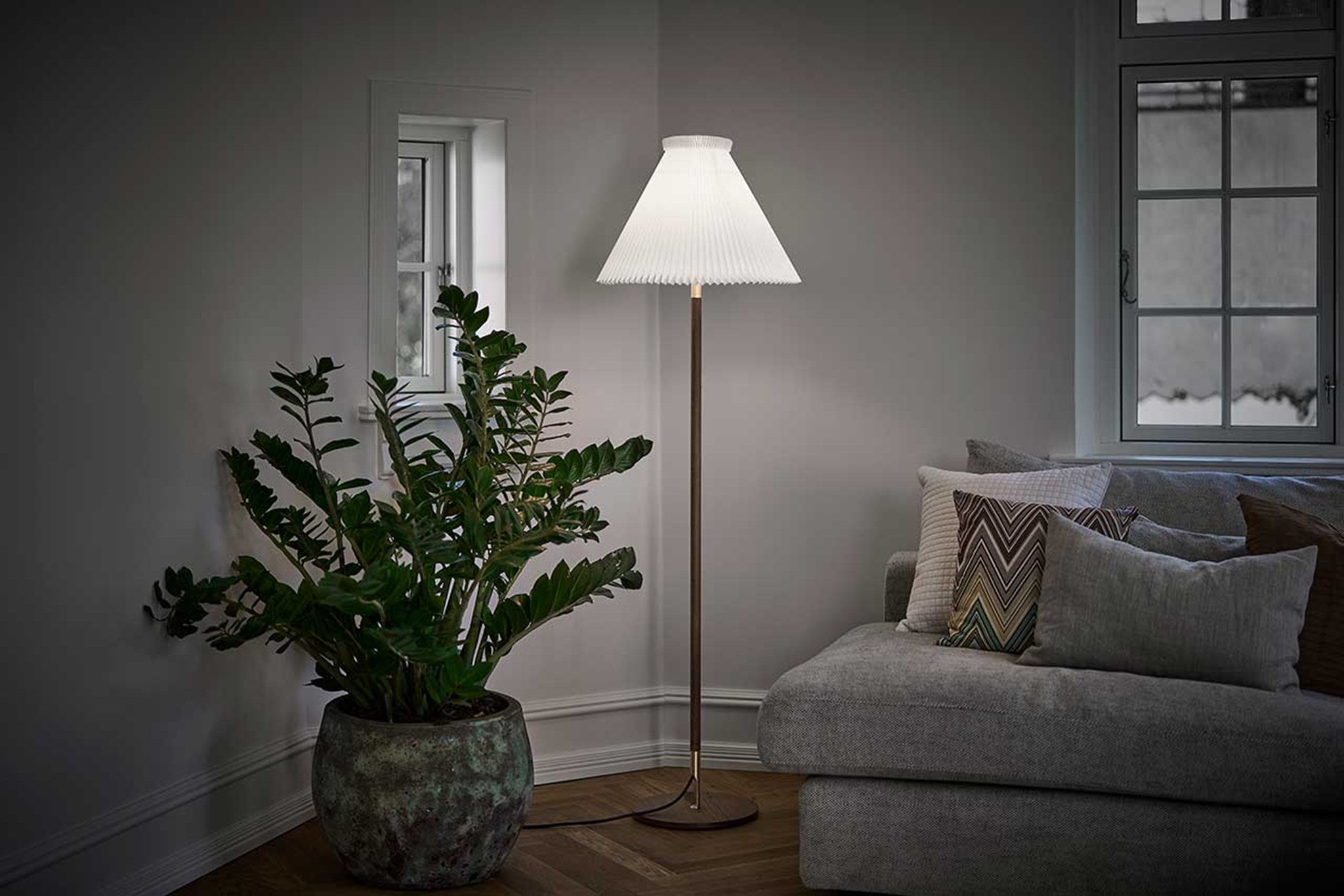 LeKlint328_floor_lamp_smokedoak_lifestyle1