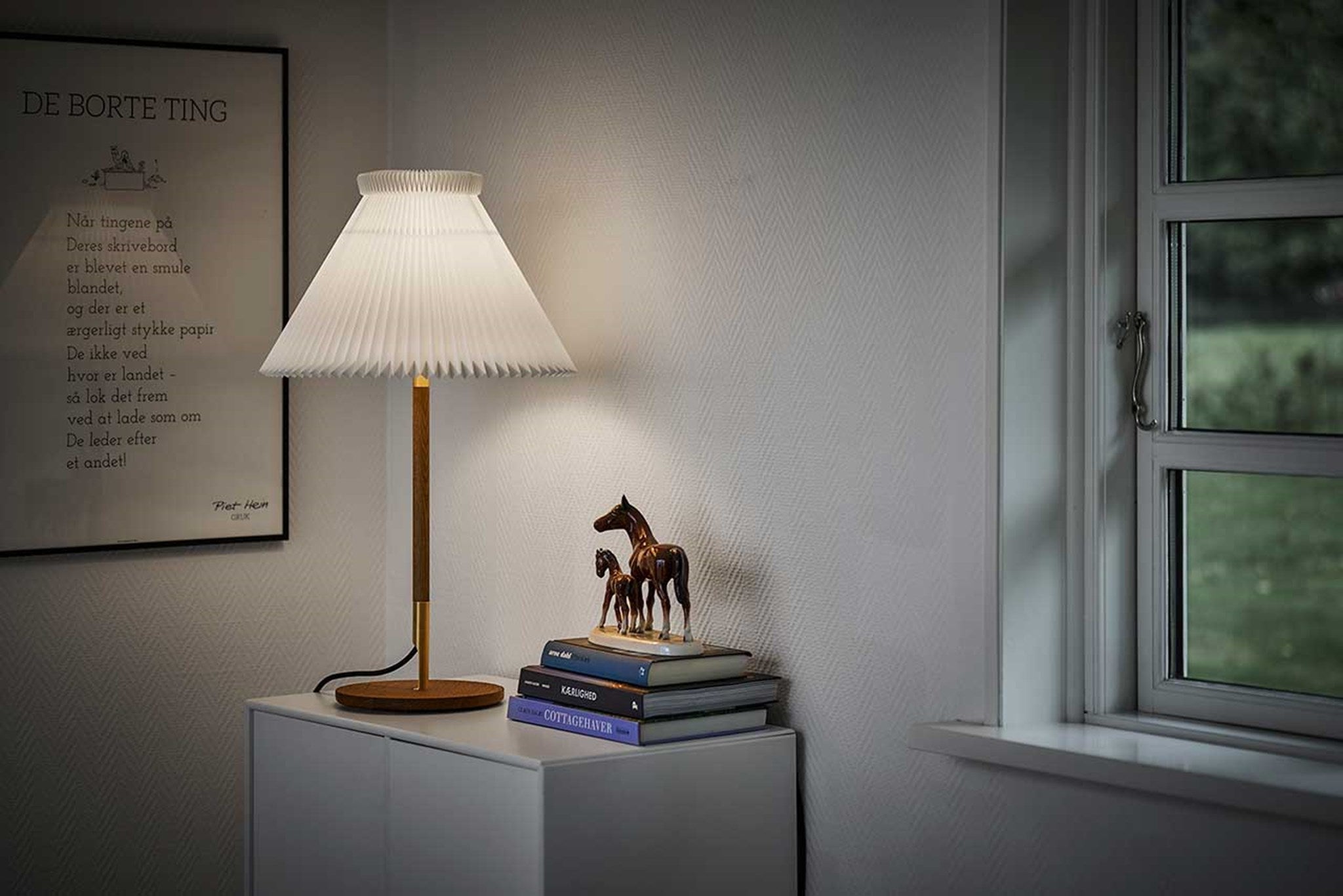 LeKlint328_table_lamp_lightoak_lifestyle6